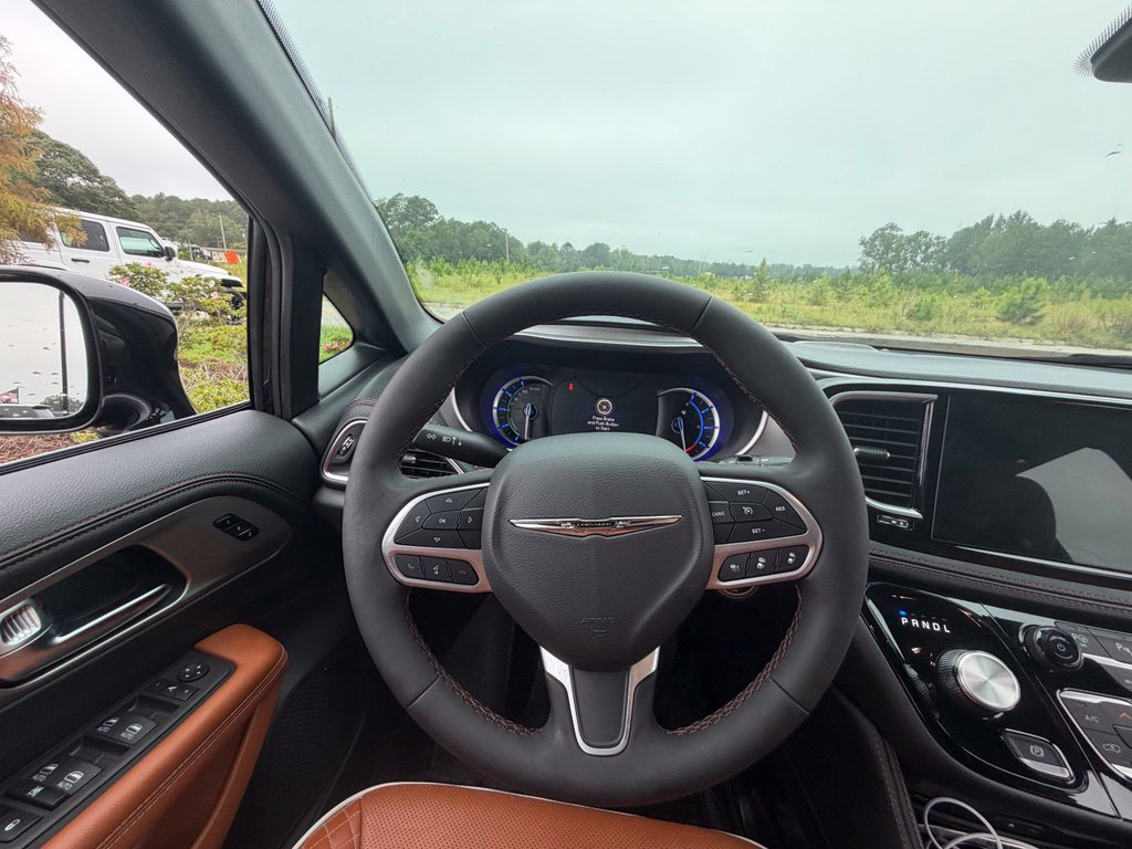 Used 2024 Chrysler Pacifica Pinnacle FWD image 23