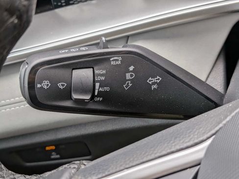 Certified 2026 Volkswagen Tiguan SE R-Line FWD image 37