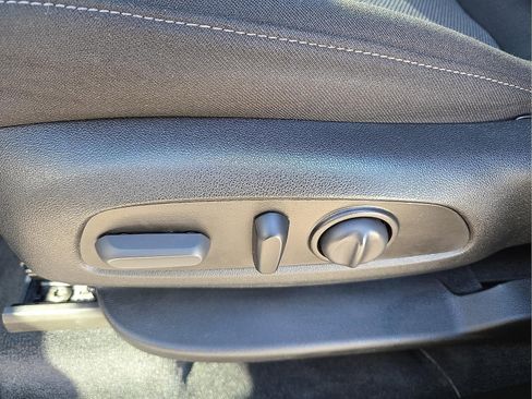 Used 2023 Chevrolet Traverse LT image 15