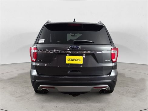 Used 2017 Ford Explorer XLT w/ Equipment Group 202A image 4