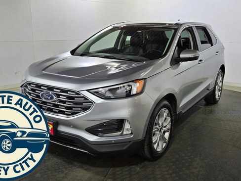 Used 2023 Ford Edge Titanium image 3