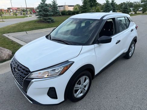 Used 2023 Nissan Kicks S FWD image 2