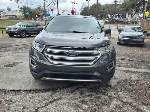 Used 2018 Ford Edge SE FWD image 2