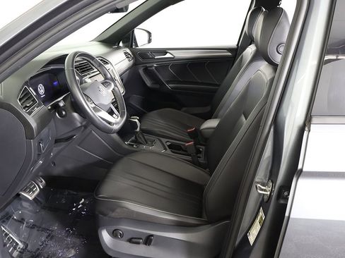 Used 2023 Volkswagen Tiguan SE R-Line image 30