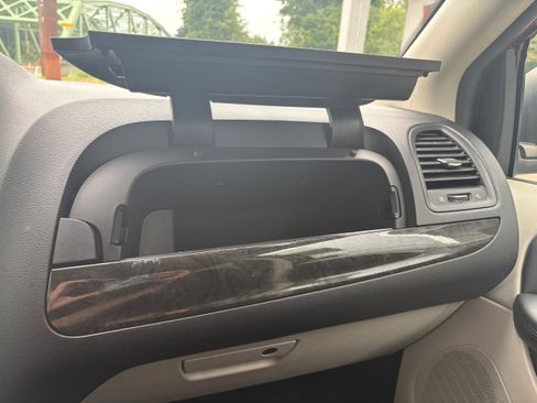 Used 2019 Dodge Grand Caravan SE FWD image 25