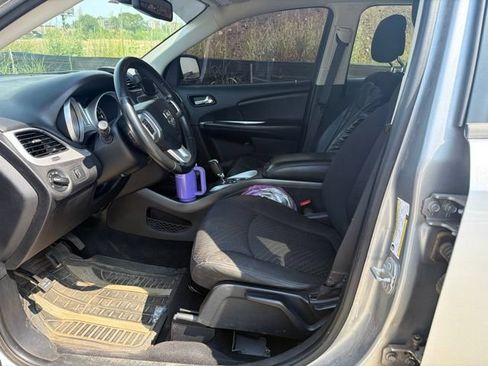 Used 2018 Dodge Journey SE w/ Connectivity Group FWD image 9
