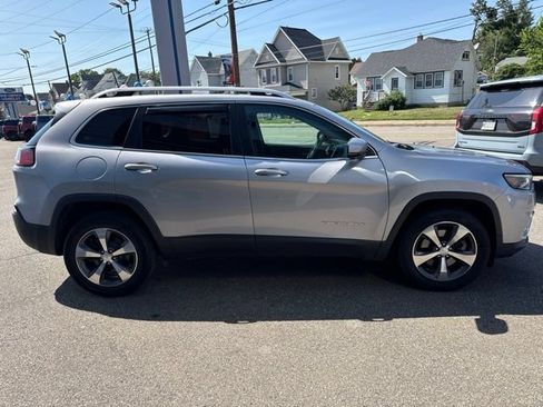 Used 2019 Jeep Cherokee Limited AWD/4WD image 5