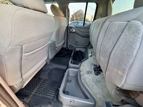 Used 2018 Nissan Frontier SV image 10