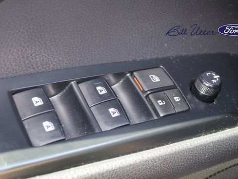 Used 2019 Toyota Camry SE w/ Convenience Package FWD image 21