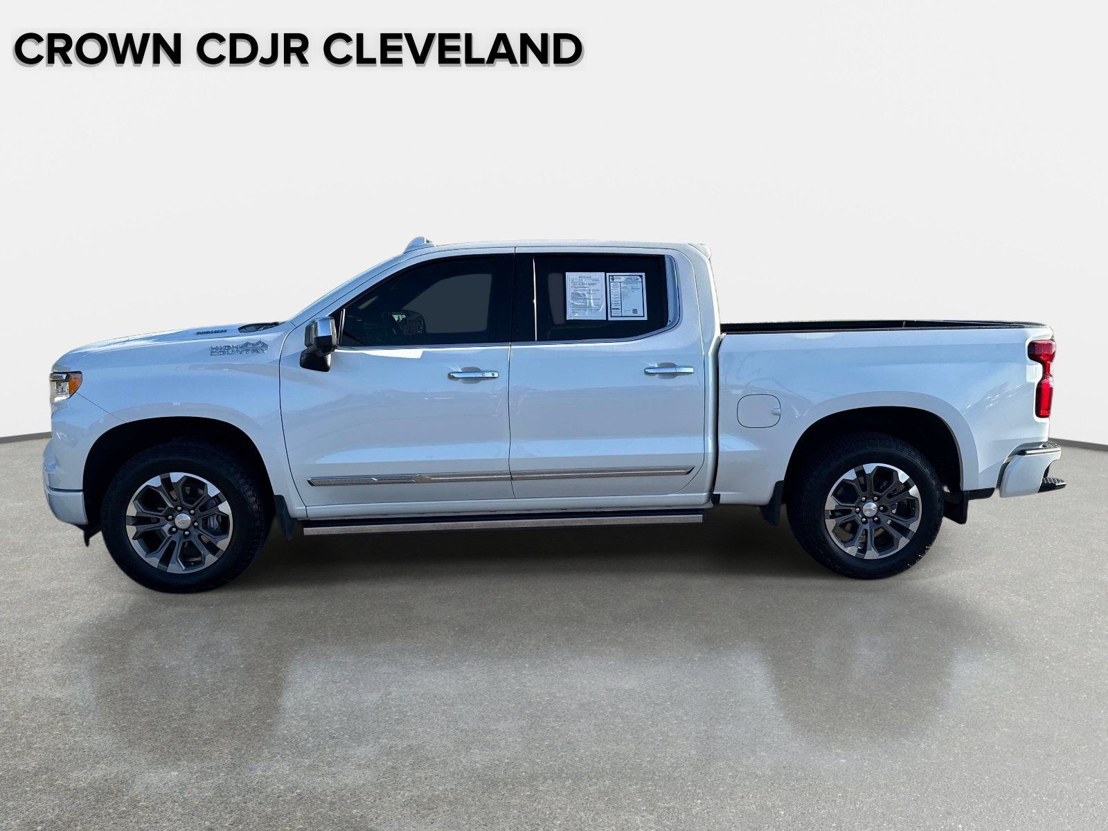 Used 2025 Chevrolet Silverado 1500 High Country w/ Technology Package AWD/4WD image 7