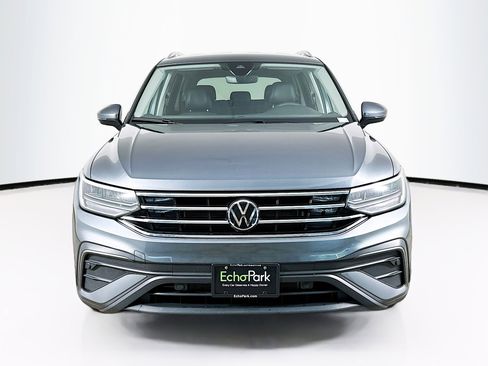 Used 2024 Volkswagen Tiguan SE image 2