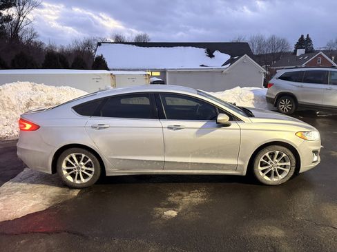 Used 2019 Ford Fusion SE image 4