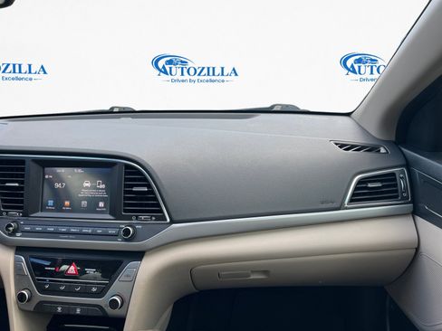 Used 2017 Hyundai Elantra SE FWD image 11