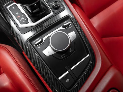 Used 2018 Audi R8 V10 w/ Premium Package image 65