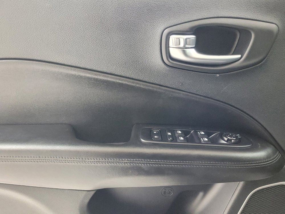 Used 2019 Jeep Compass Latitude FWD image 27