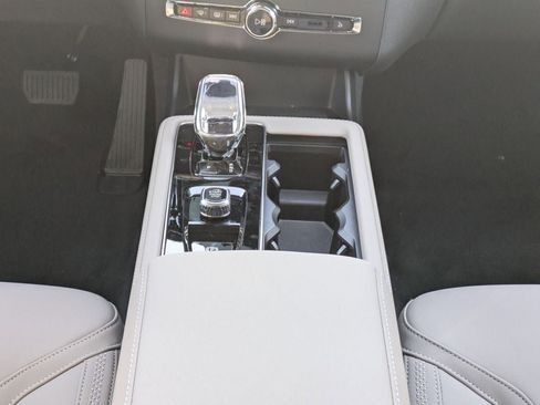 New 2026 Volvo XC90 T8 Plus w/ Protection Package Premier AWD/4WD image 12