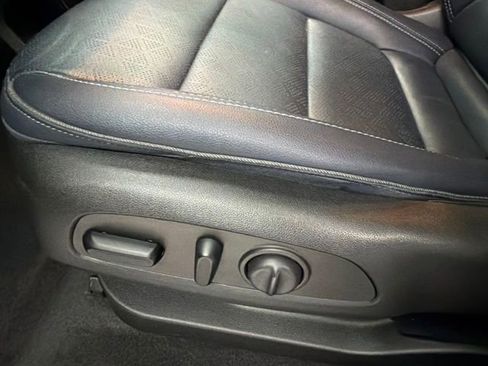 Used 2022 Chevrolet Bolt EUV Premier FWD image 14