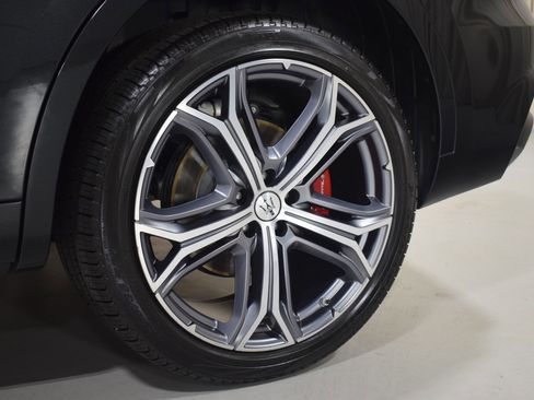 Certified 2022 Maserati Levante Modena image 6