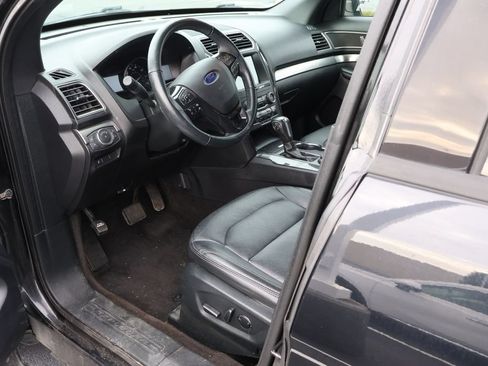 Used 2018 Ford Explorer XLT w/ Equipment Group 202A AWD/4WD image 9
