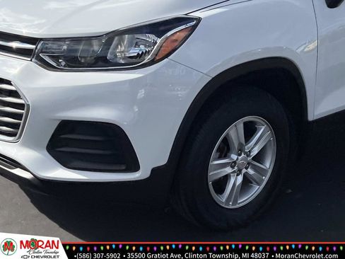 Certified 2022 Chevrolet Trax LS w/ Tint and Cruise Package image 9