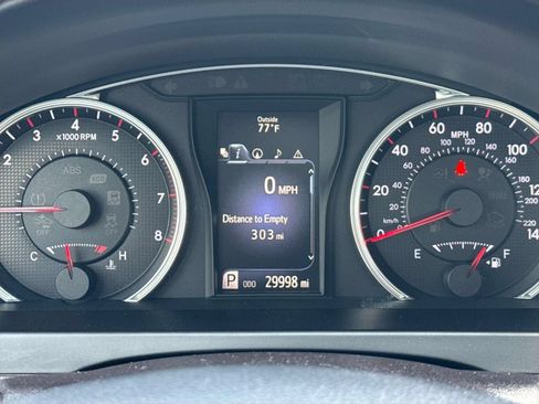 Used 2016 Toyota Camry SE w/ Moonroof Package FWD image 16