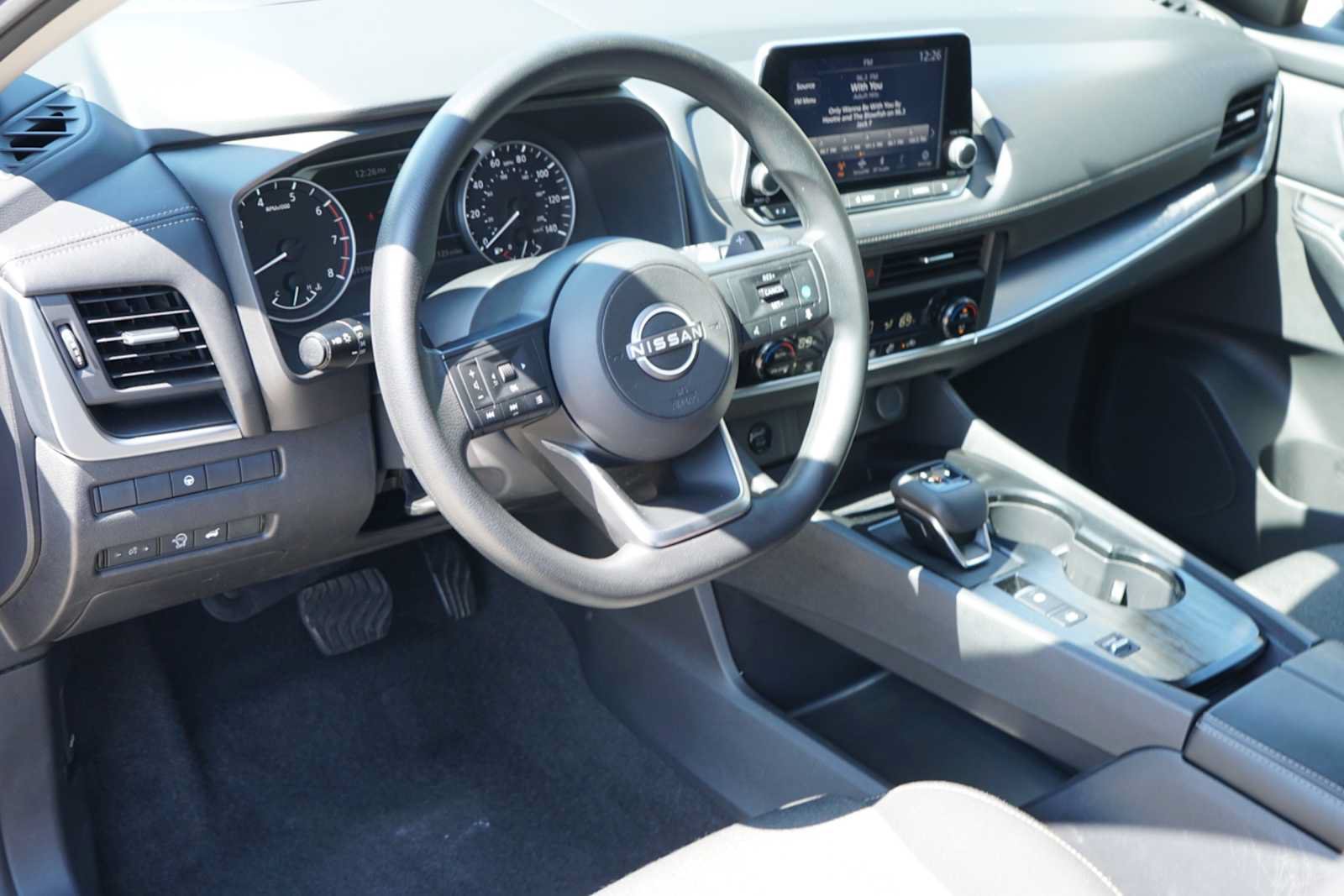 Used 2024 Nissan Rogue SV FWD image 6