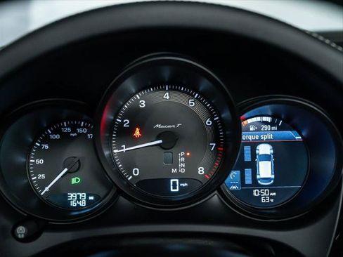 Used 2025 Porsche Macan Turbo AWD/4WD image 22