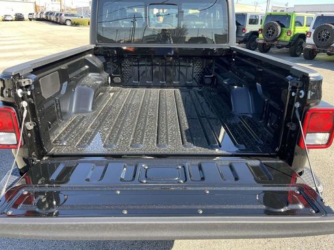 New 2026 Jeep Gladiator Sport AWD/4WD image 5