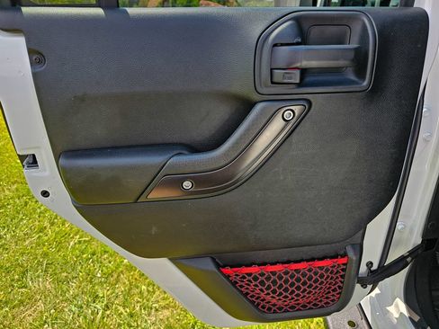 Used 2018 Jeep Wrangler Unlimited Rubicon AWD/4WD image 27