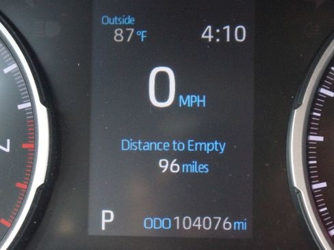 Used 2022 Toyota RAV4 XLE Premium FWD image 4