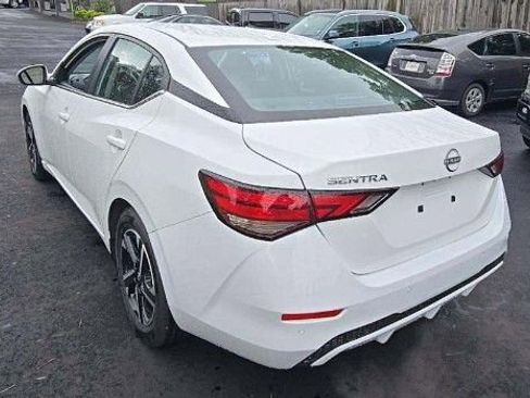 Used 2025 Nissan Sentra SV FWD image 3