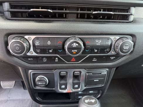 Used 2024 Jeep Wrangler Sport AWD/4WD image 28