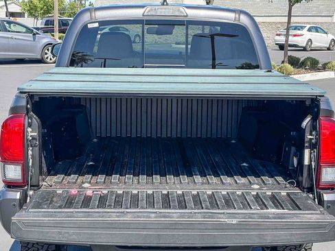 Used 2018 Toyota Tacoma TRD Sport w/ Technology Package image 25