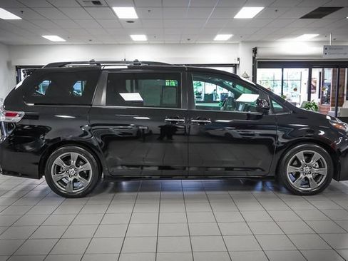 Used 2020 Toyota Sienna SE Premium FWD image 5