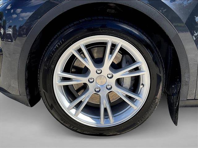 Used 2024 Tesla Model Y Long Range AWD/4WD image 8