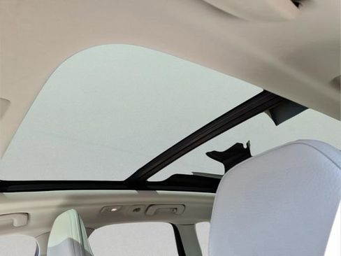 Used 2022 Volvo XC60 B5 Momentum image 21