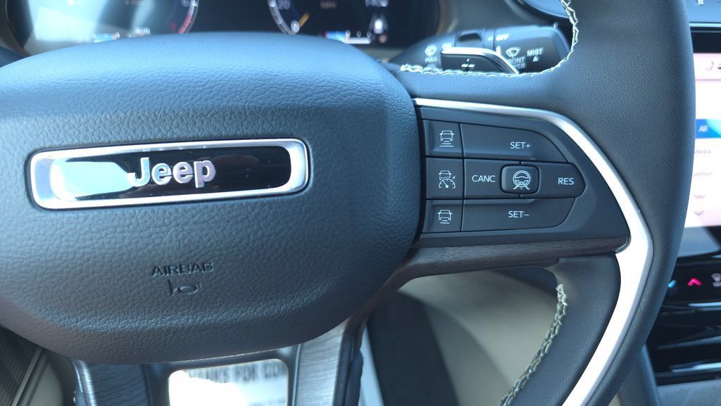 New 2026 Jeep Grand Cherokee L Limited w/ Limited Altitude Package AWD/4WD image 30