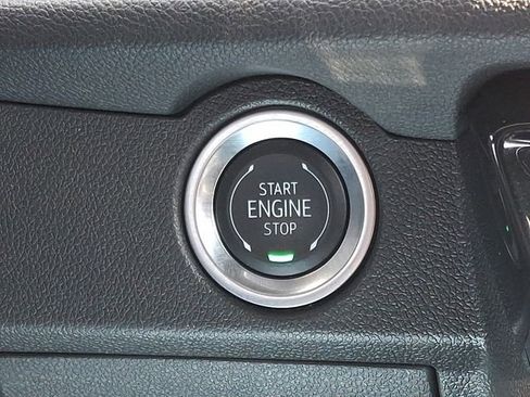 Certified 2025 Chevrolet Traverse LT FWD image 24