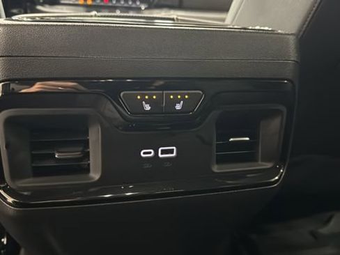 Used 2024 Chevrolet Silverado 1500 ZR2 w/ Technology Package image 26