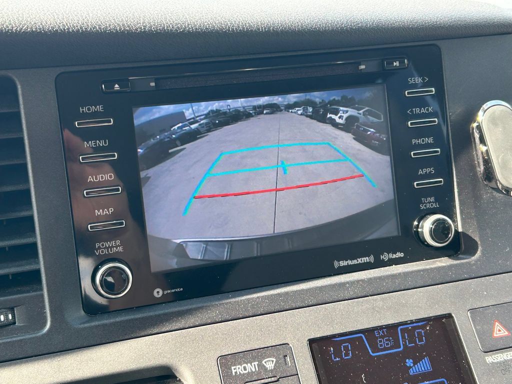 Used 2019 Toyota Sienna LE w/ LE Preferred Package FWD image 31