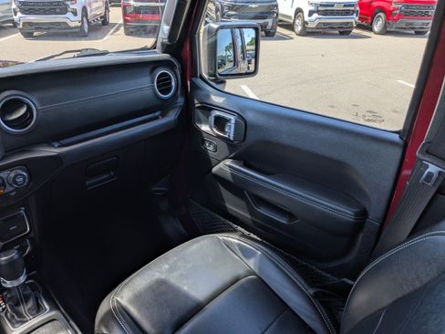 Used 2022 Jeep Wrangler Unlimited Sahara w/ Dual Top Group image 17