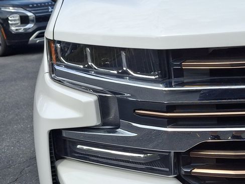 Used 2019 Chevrolet Silverado 1500 High Country w/ High Country Premium Package image 10