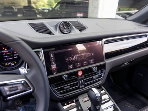 New 2026 Porsche Macan AWD/4WD image 38
