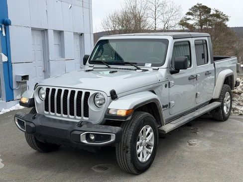 Used 2023 Jeep Gladiator Sport image 1