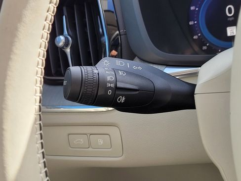 Certified 2024 Volvo XC60 T8 Ultimate w/ Protection Package Premier image 22