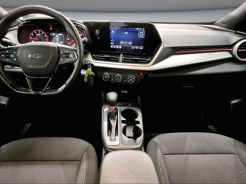 Used 2024 Chevrolet Trax RS FWD image 7