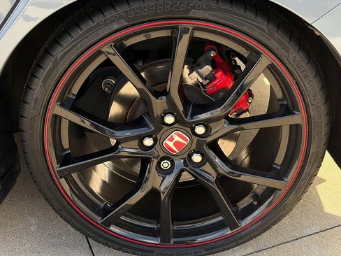Used 2019 Honda Civic Type R image 6