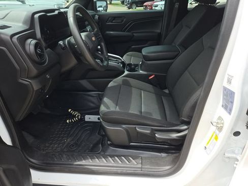 Used 2024 Chevrolet Colorado W/T RWD image 18