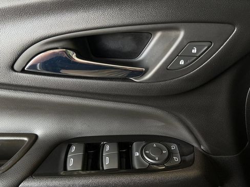 Used 2023 Chevrolet Equinox Premier FWD image 28