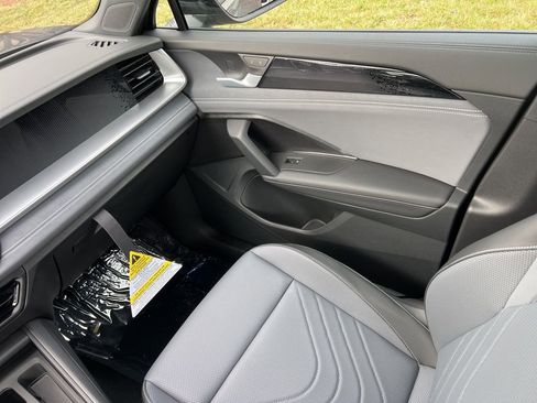 New 2026 Volkswagen Tiguan SE R-Line image 26